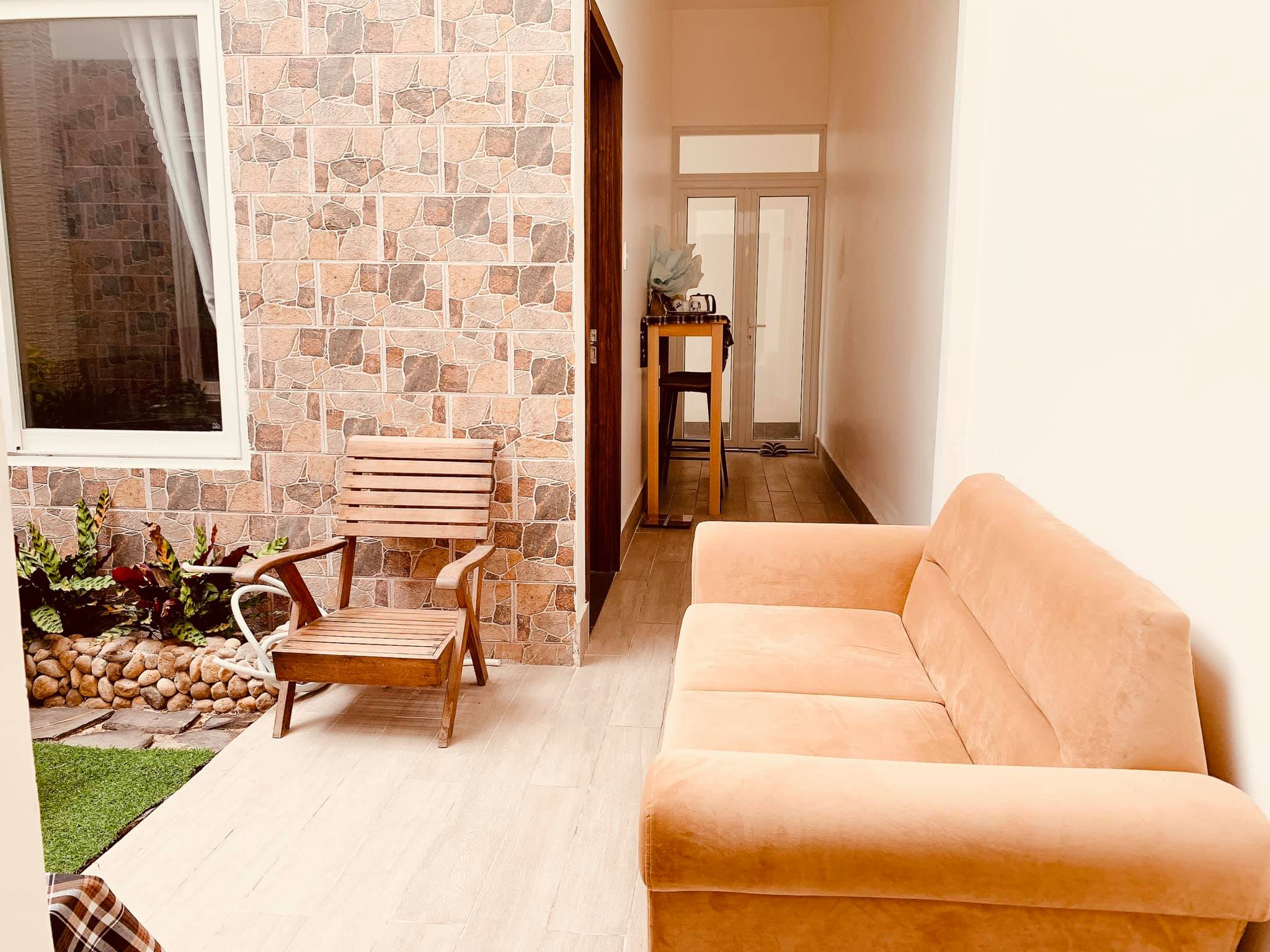 Đây là mặt sau ngôi nhà, như một thế giới thư giãn thu nhỏ đúng không ạ?