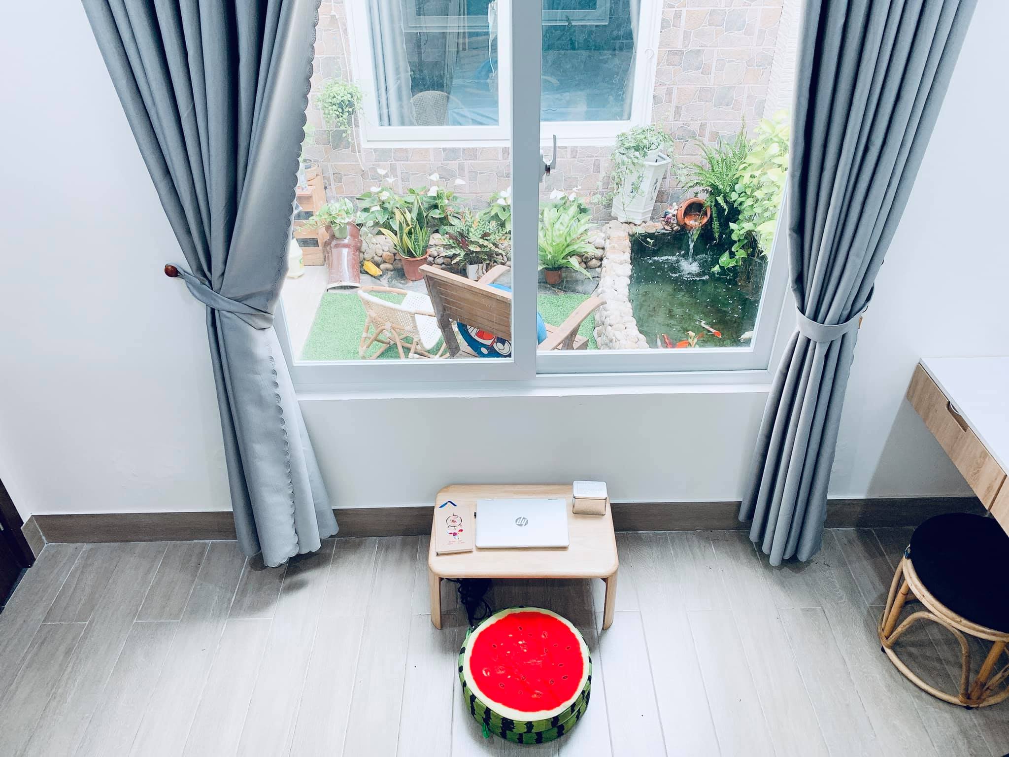 Ngồi trong nhà nhìn ra cũng đủ chill rồi đúng không ạ?